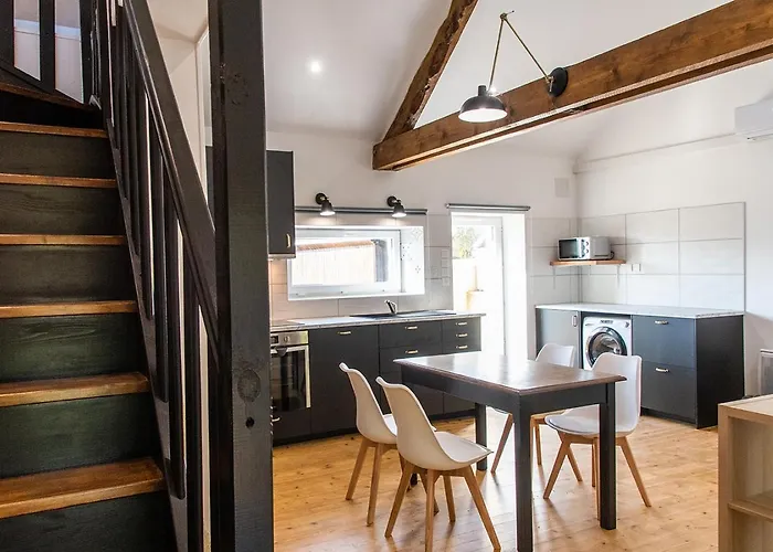 Cheval Dore Dans La Ferme