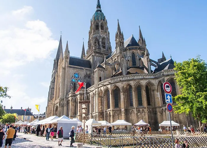 Cheval Dore Dans La Ferme